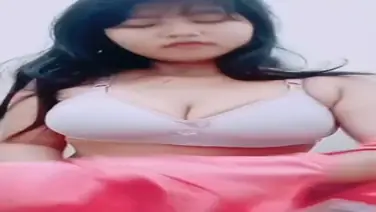 ABG Imut Pamer Aksi Colmek Di Kasur poster