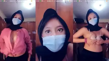 Aksi Tika Jilbab Cantik Live Show Sangat Hot poster