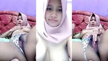 Bokep Jilbab ABG Hijab Amatir Main Jari Nikmat poster