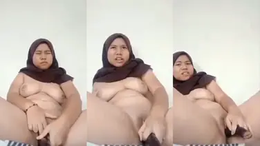 Bokep Jilbab Colmek Pakai Terong poster