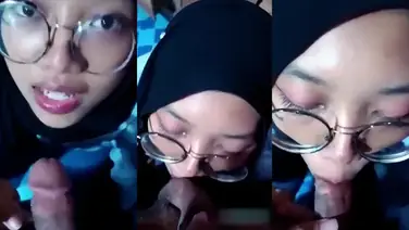 Bokep Jilbab Ukhty Nyepong Kontol Suami Sampai Muncrat poster