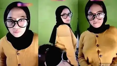 Cewek Manis Pamer Body Adiwiwiti Bikin Ngaceng Keras poster