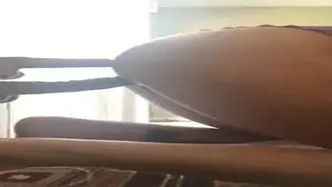 Dokumentasi Tante Baju Ungu Cantik Live Kasur poster