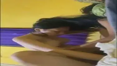 Gadis Cantik Pasrah Goyang Atas Kasur Crot poster