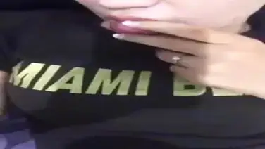 Gadis Cantik Pasrah Goyang Kasur Anget poster