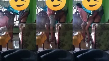 Gadis Cantik Pasrah Goyang Ruang Tamu Crot poster