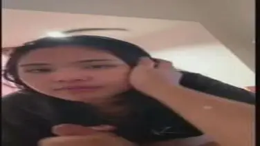 Gadis Cantik Penurut Pasrah Goyang Kasur Crot poster