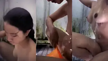 Intip Gadis Toge Mandi Mulus Di Kamar Mandi poster