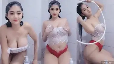 Main Jari Sendiri di Kamar Mandi Sempit 2026 poster