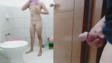 Pemuda Usil Intip Tetangga Mandi Tanpa Busana poster