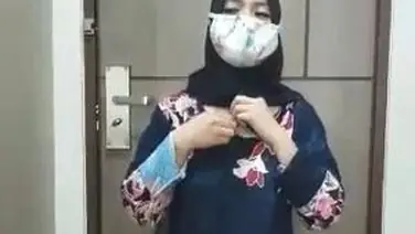 Ukhti Hijab Hitam SMA Cantik Pasrah Kasur 2026 poster